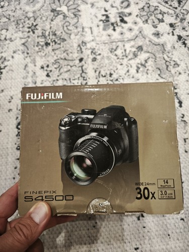 New condition fuji s4500 14mp - new,