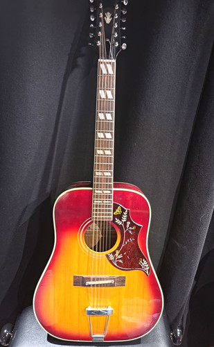 Walkers string acoustic - j,