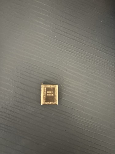 9ct gold bible charm closed - 9ct,