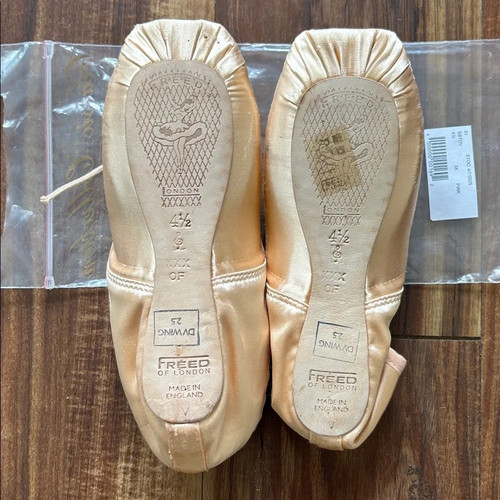 Freed brand new - new, pointe
