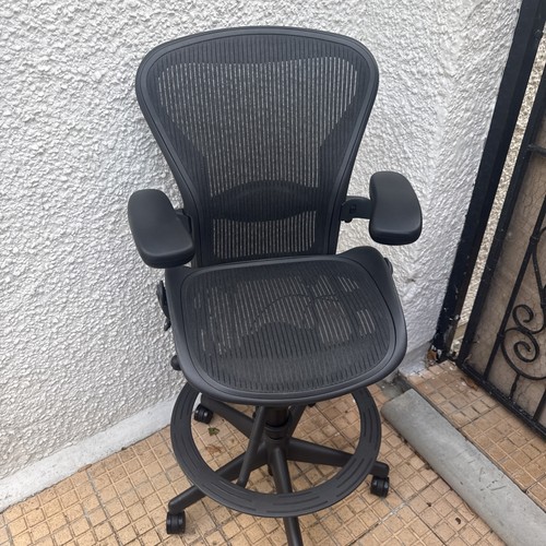 Herman miller aeron - miller, b