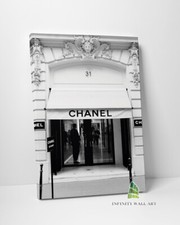 ICONIC FASHION HOUSE Canvas