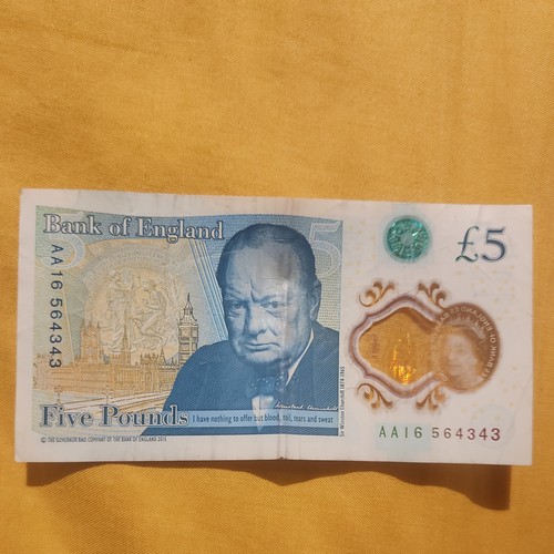 Queen elizabeth 5 pound - £5,