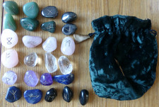 VIKING GEMSTONE RUNES, 25 STONES Divination Set in Lined Velvet pouch VGC