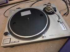 Technics SL-1200 MK2 Turntable