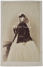 CDV PRETTY LADY WITH WHITE PARASOL & HAT CRINOLINE DRESS SKEOLAN LEEDS HARROGATE