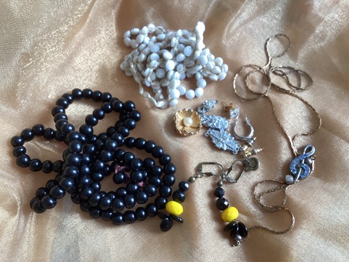 Small lot vintage jewellery - small,