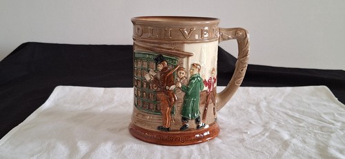 Large royal doulton oliver - royal,