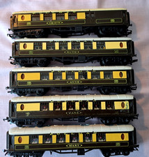 A Rake of 5 Triange Pullman