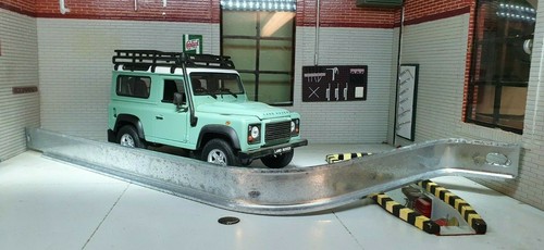 Land rover rear - ,