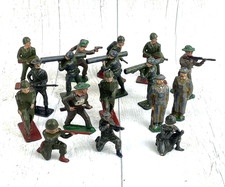 Vintage toy Soldier Bundle Metal/Lead? x 17 incl Cherilea Bazooka Guns Army