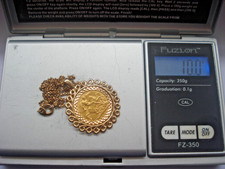 ATTRACTIVE 22ct GOLD HALF SOVEREIGN COIN IN 9ct GOLD PENDANT NECKLACE