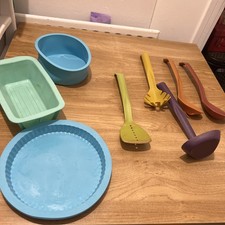 JOSEPH JOSEPH  NEST UTENSIL SET - 5 PIECE - MAGNETIC HANDLES + 3 Silicone Molds