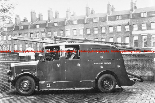 F001885 firemen inside fire - firemen,
