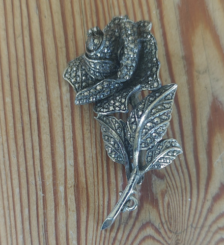 Silver tone flower - silver,