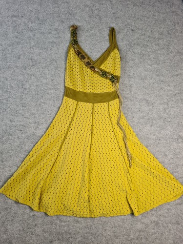 Save the queen yellow - save,