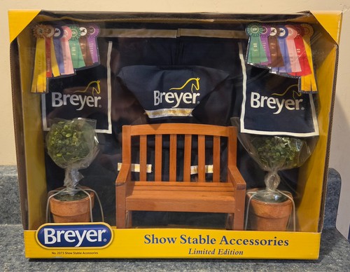 Breyer show stable accessories - stable,