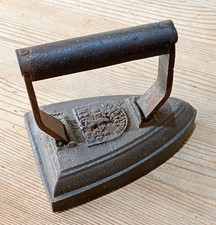 Vintage cast iron sad - or, flat