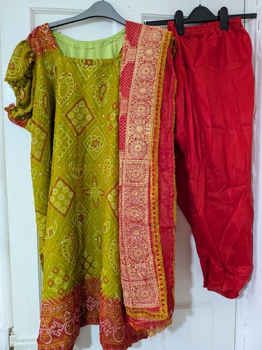 Red green bandhani indian - red,
