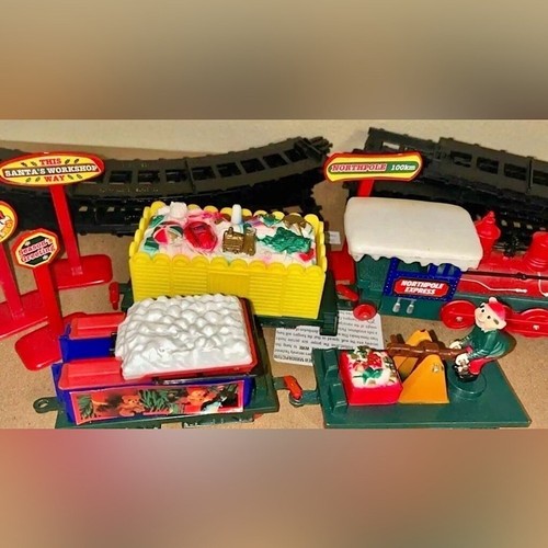 Vtg north pole train - north,