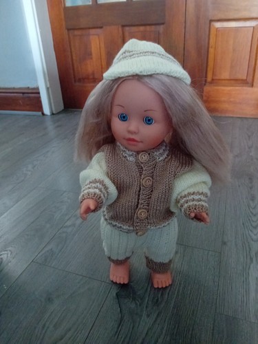 Rare walking singing doll - singing, by