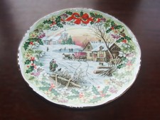 A Royal Albert Christmas Plate "The Coaching Inn at Christmas"