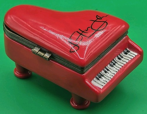 Elton john red - elton, piano