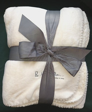 New Le Chabichou Hotel & Spa Super-soft Luxury Throw Cream 70 x 46 In