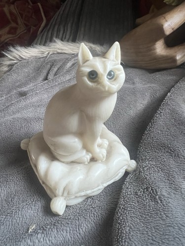 Vintage alabaster cat figurine - vintage,