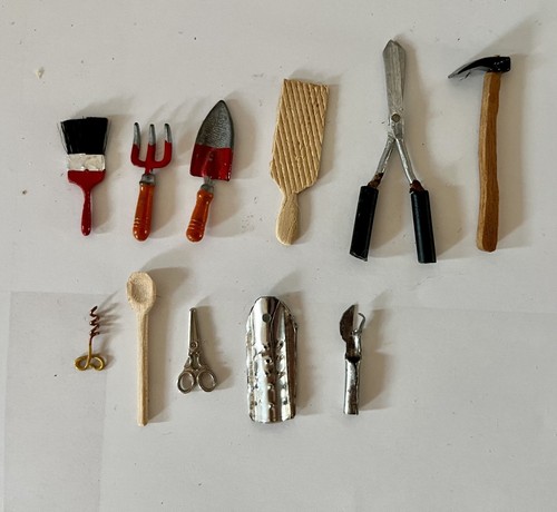 Handmade vintage dolls house - dolls,