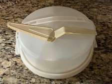 2- Vintage Tupperware Cake/Pie