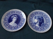 PAIR OF COLLECTORS PLATES- 50TH ANNIVERSARY OF THE CORONATION QUEEN ELIZABETH II