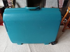 Samsonite Meduim Size Hard Shell Suitcase With 2 End Wheels
