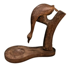 VINTAGE CARVED WOODEN BIRD ON A PERCH LOOKING DOWN (270A)