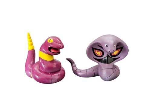 Vintage pokemon battle - battle, figures