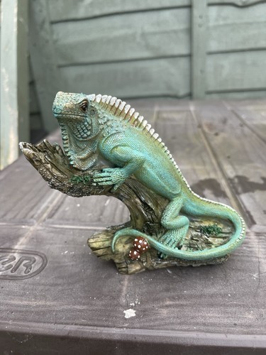 Latex mould make iguana - latex,