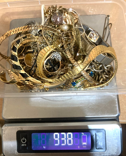 Job lots 915 grams - grams, gold
