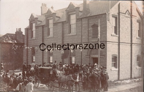 Hull large crowd outside - hull,