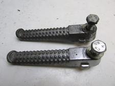 Peugeot Speedfight 2 50 2004 Pair of Rear Foot Peg Left Right                 J1