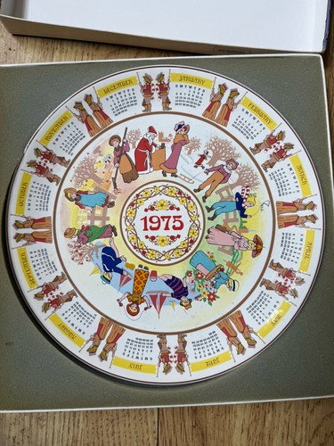 1975 wedgwood calendar - wedgwood, plate