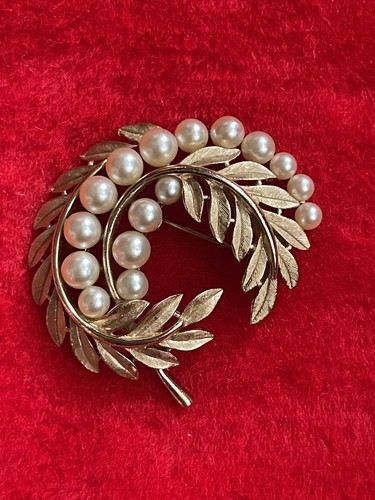 Crown trifari gold - crown,
