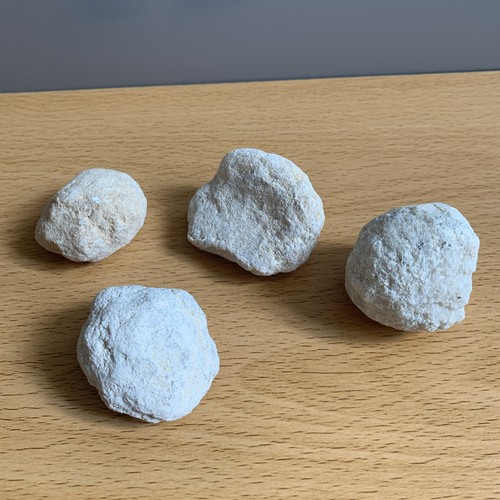 Quartz egg break - to, reveal