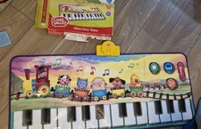 Giant floor piano - giant,