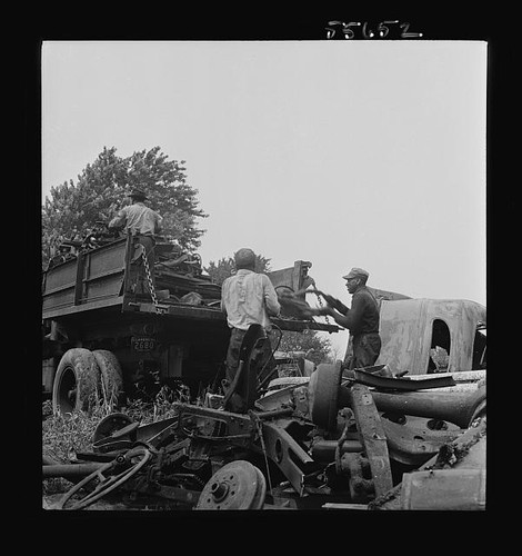 Photo 1930s scrap - scrap, metal