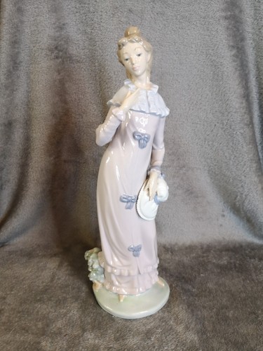 Nao lladro the sophiscate - nao,