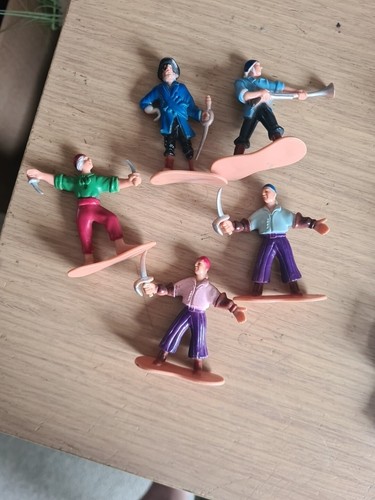 Vintage pirate figures - 2.5",