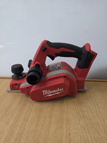 Milwaukee m18 18v - milwaukee,