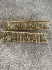 R SIGNALS ROYAL CORPS OF SIGNALS SHOULDER TITLE MILITARY BADGE PAIR