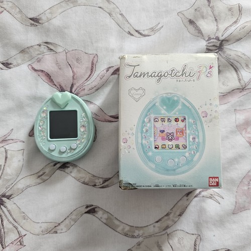 Green tamagotchi with - p's,