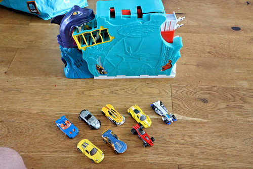Mattel hot wheels - hot,